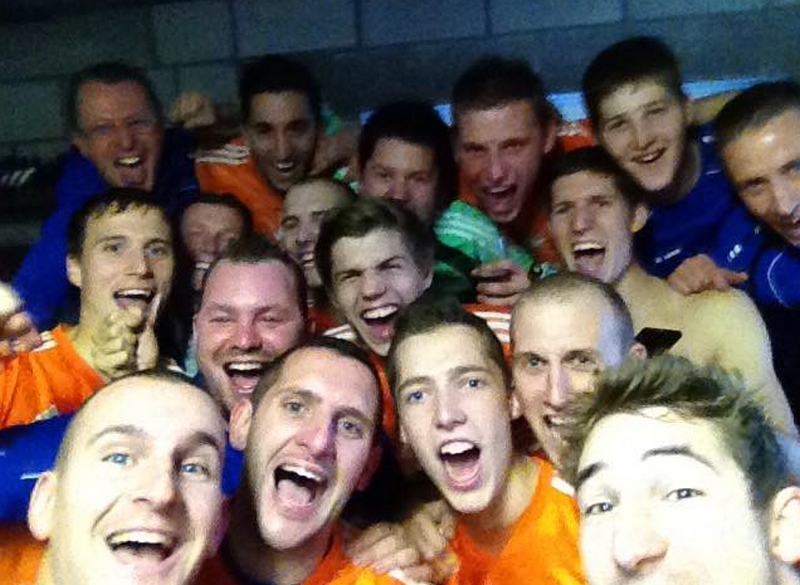Hombourg a fêté ça avec un selfie collectif. Même le coach Fitschy (en haut à gauche) a pris la pose !
