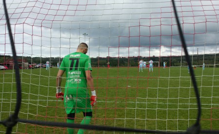 Pas trop de boulot pour Fillieux, le gardien de Tilleur, sur la pelouse de Ster...
