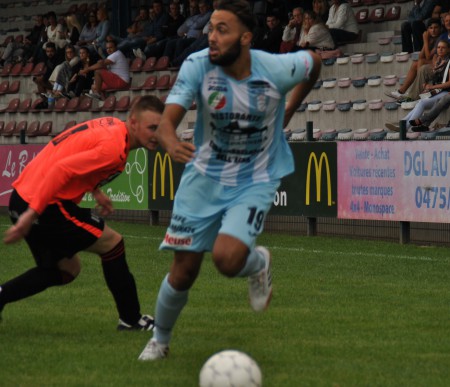 Ridwane Bouchibti a inscrit les deux buts de Tilleur.