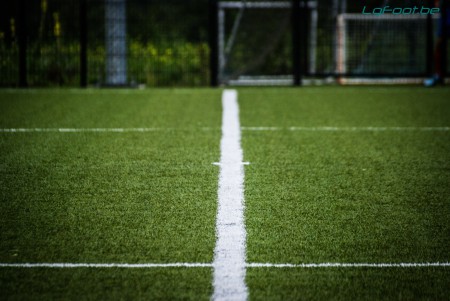 Terrain synthétique football prétexte (photo LD) ligne tracer tracée rond central