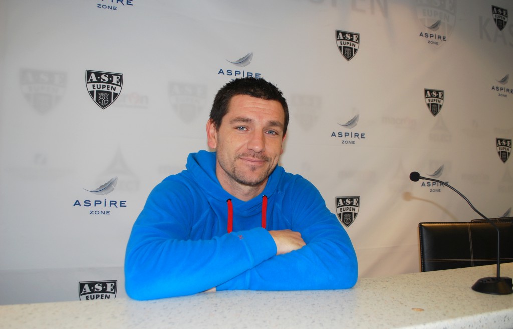 Pas mal de boulot en perspective pour le coach des gardiens eupenois, Javier Ruiz, ex gardien réserviste au FC Barcelone et à l'Espanyol, entre autres. (photo LD)