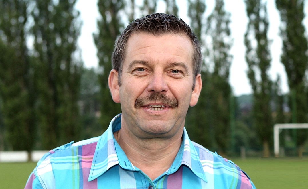 Eyckmans et Warnant se rendont don un jeudi à Honsfeld.